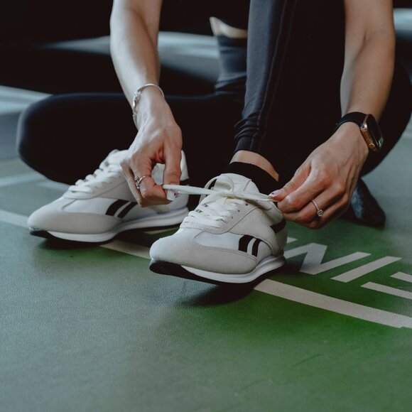 NEW REEBOK Suede Fiori Retro Sneakers for women in Chalk/black 7254mj2 - Picture 10 of 15